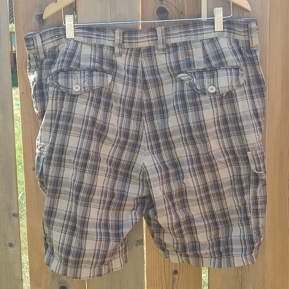 RETRO Men's Cargo Shorts Size 38 Stripe Cargo Khaki Shorts - Picture 3 of 3